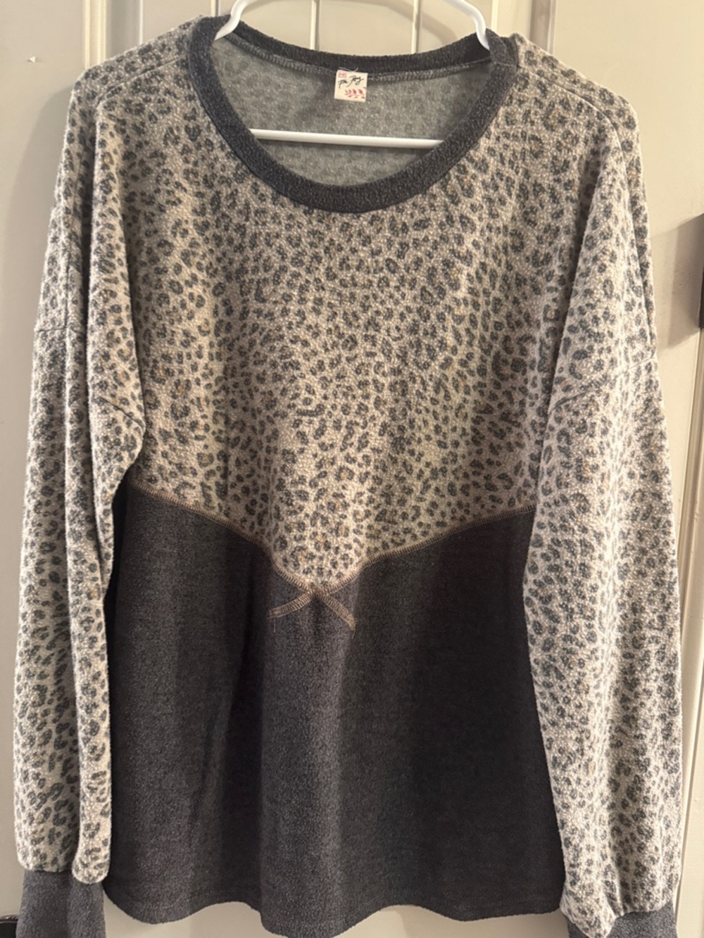 7th Ray Gray Heather Crewneck Pullover with Dark Trim